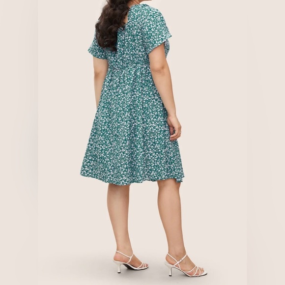 NWT BloomChic Floral Ruched Pocket Flutter Drawstring Knee Dress Size 22/24 - Picture 4 of 11